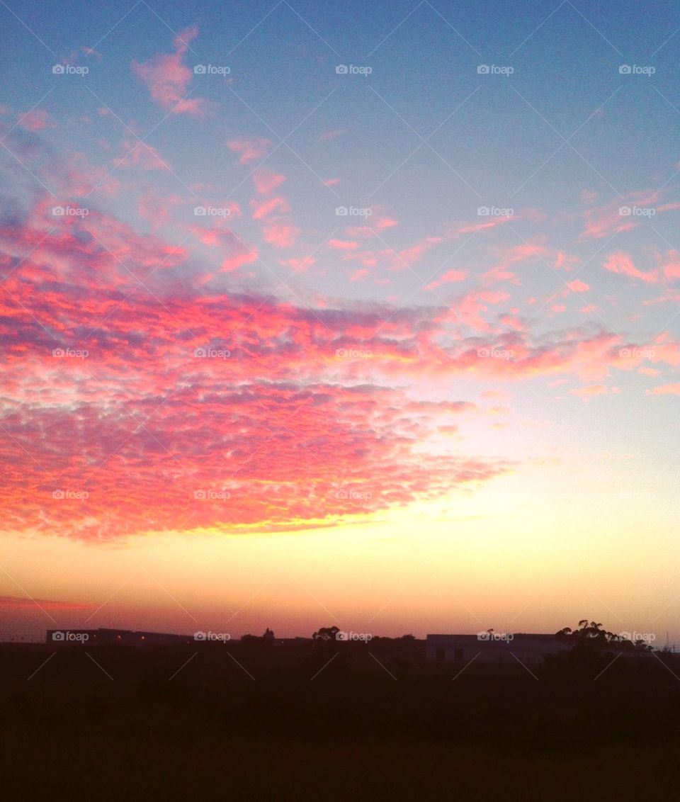 06h30 - Uma massa de #cores acorda a nossa cidade!
Ótima #QuartaFeira a todos.
🌅
#sol #sun #sky #céu #photo #nature #morning #alvorada #natureza #horizonte #fotografia #pictureoftheday #paisagem #inspiração #amanhecer #mobgraphy #mobgrafia #Jundiaí