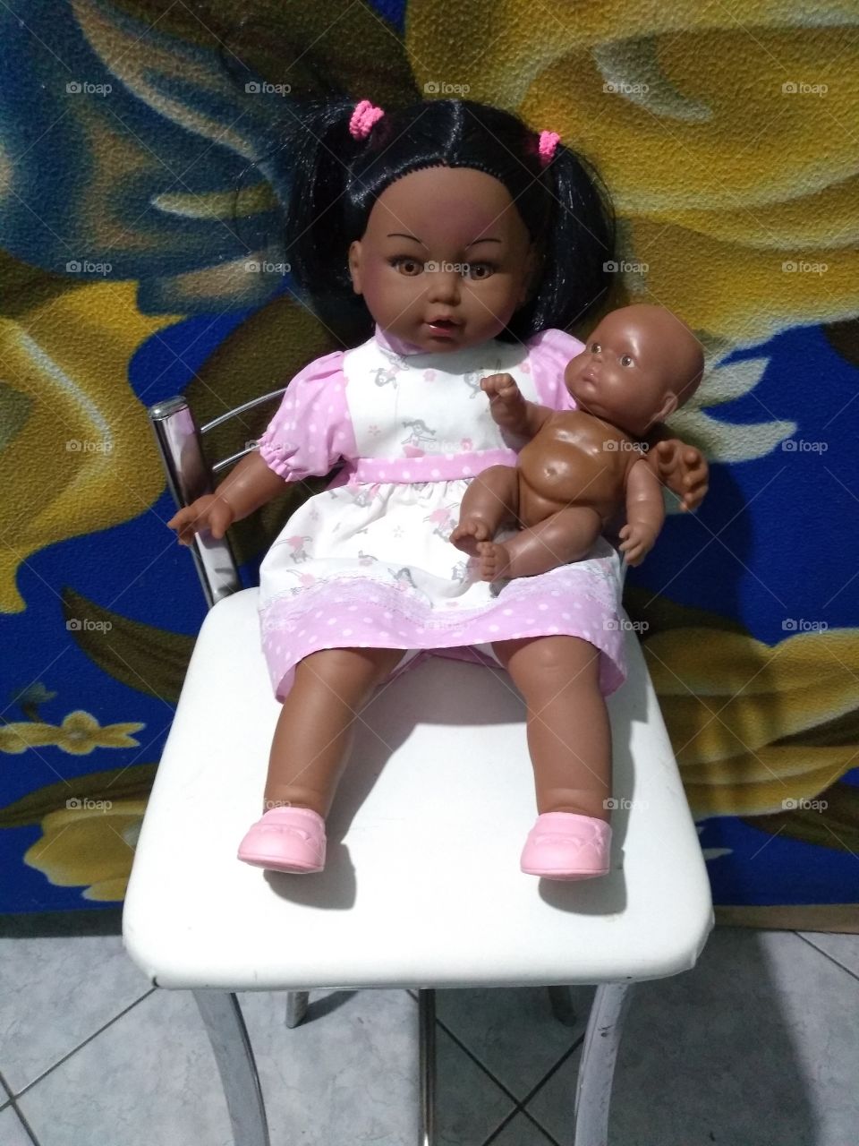 Toda menina gosta de ter mais de uma boneca para brincar de mãe e filha!