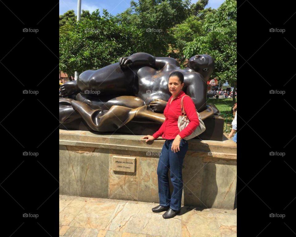 La plaza Botero, rodeada por el museo Antioquia y el palacio de la cultura Rafael Uribe Uribe, muestra 23 esculturas del artista Colombiano Fernando Botero, quien donó estás y varias otras obras para la renovación del museo en 2004