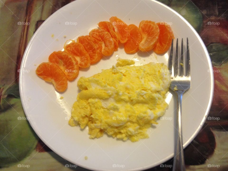 10 year old's first time scrambling eggs for Mom for breakfast - YUM! 