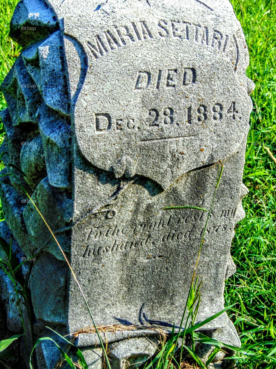 grave marker at national cemetery