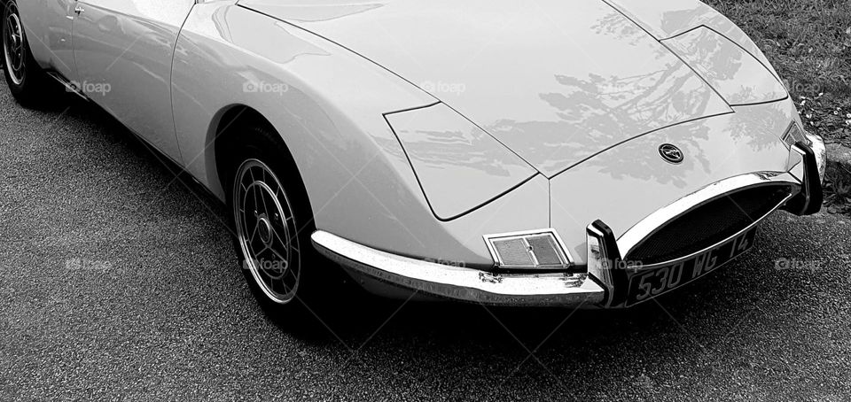 Black and white shot of the front of a Matra 530 at Cherbourg car show