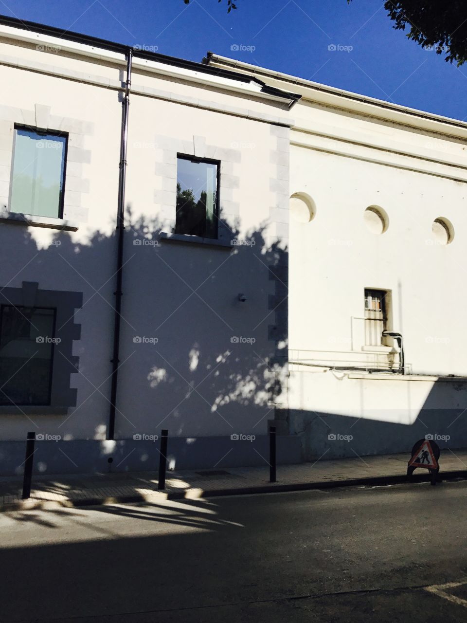 Buildings-sunny-road