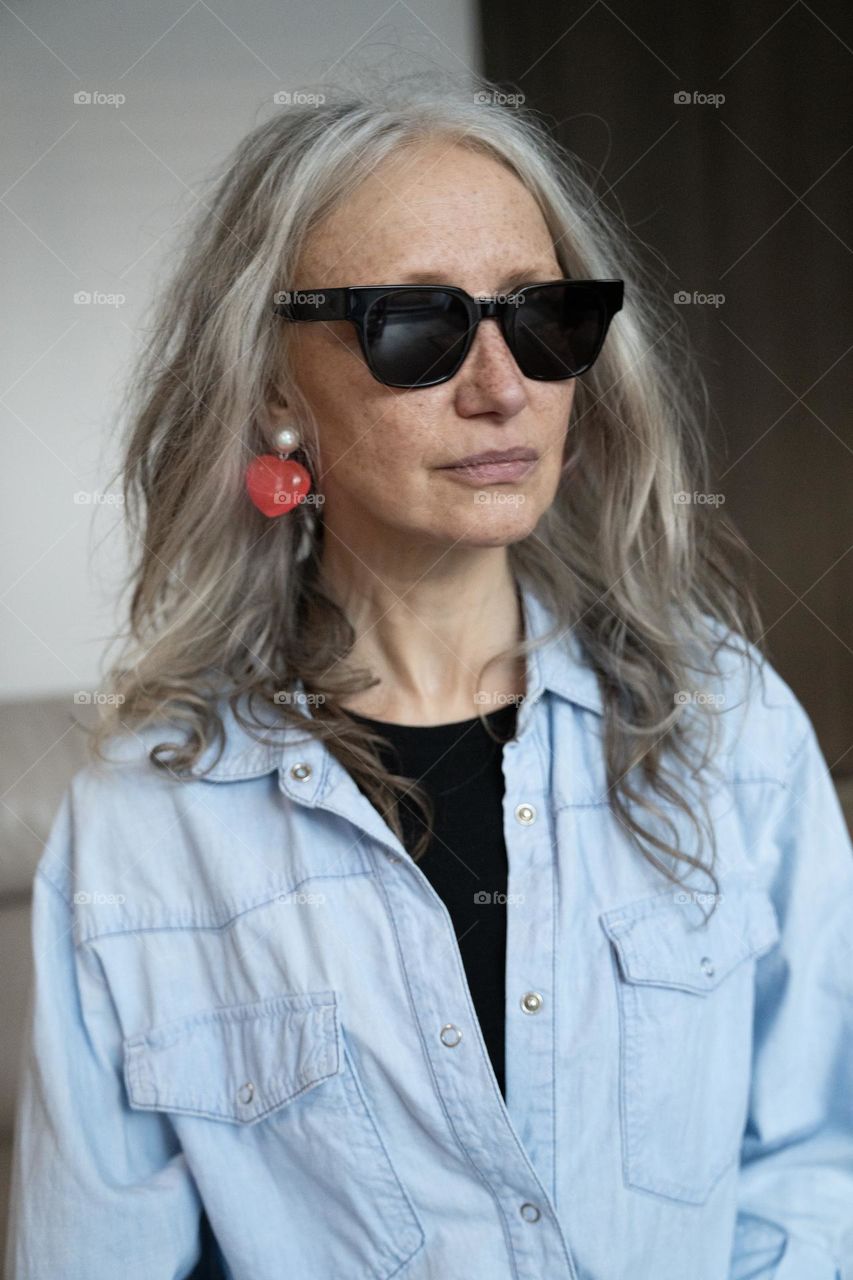 Silver hair woman wearing sunglasses 