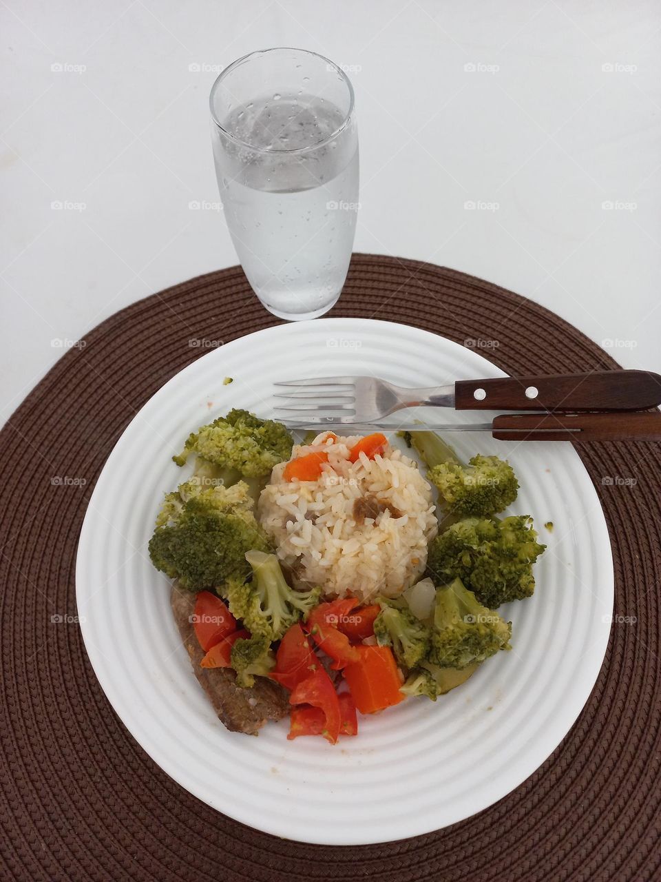 O Brócolis é uma ótima gente das vitaminas A, C, E é K, além de ter feito, potássio, cálcio e fósforo na sua composição. As funções cognitivas e cerebrais, são beneficiadas pela vitamina K, ácido fólico e magnésio