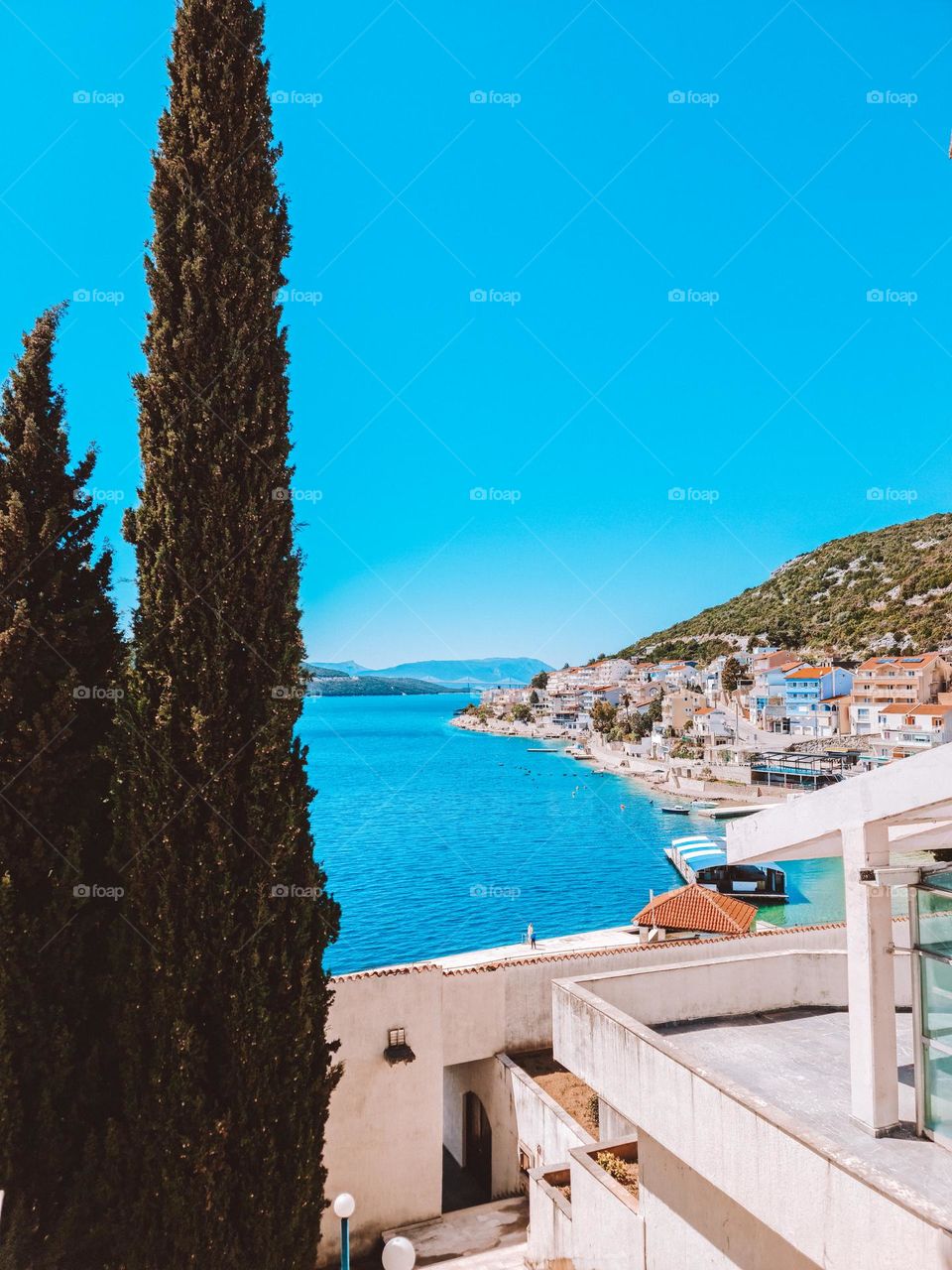 Dare to be different.  Each color in this photo will be experienced differently by each of us.  How beautiful life is.  Is it?