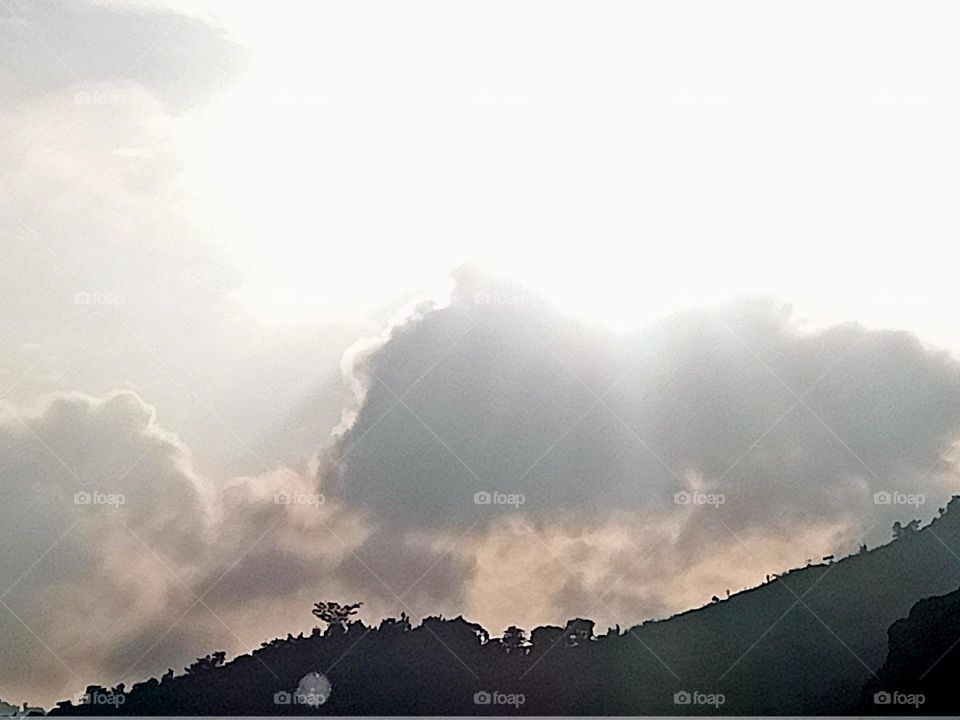 ravarma VanguvO 
The gate of heaven
Shining cloud
Luminous cloud
Happy morning