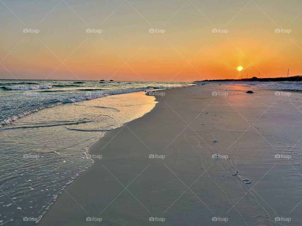 The beautiful sunset and the cool and soft touch of the white sand of the Gulf of Mexico in Florida is truly exquisite and one of the top attractions to the beach