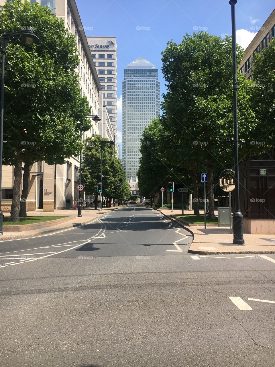 From Weatferry to West India avenue over the Cabot Square through Canary Wharf skyline.

#London #summerInLondon #summerInCanaryWharf