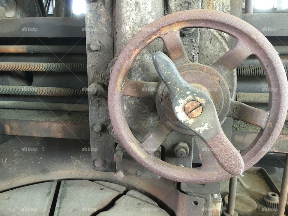 Vertical wheel lathe gears