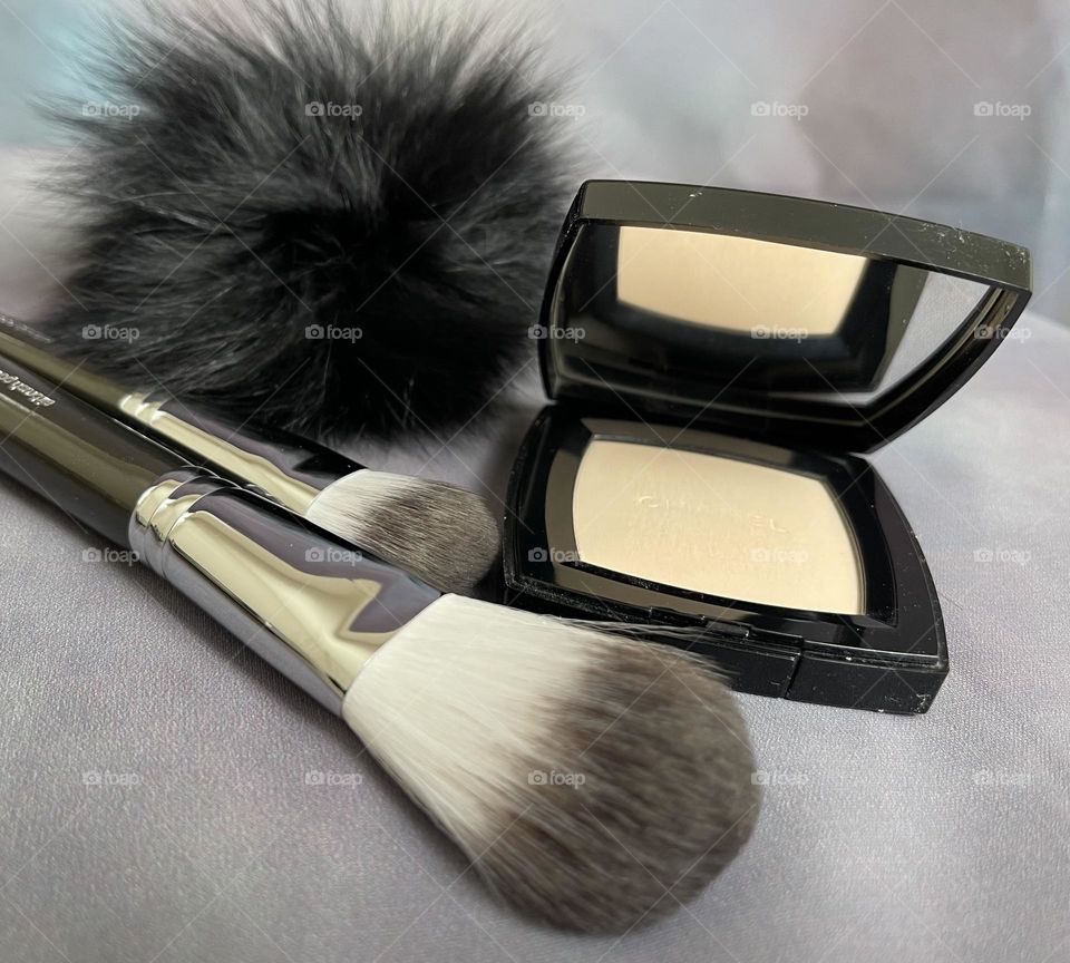 Pressed Powder Make Up and Brushes 