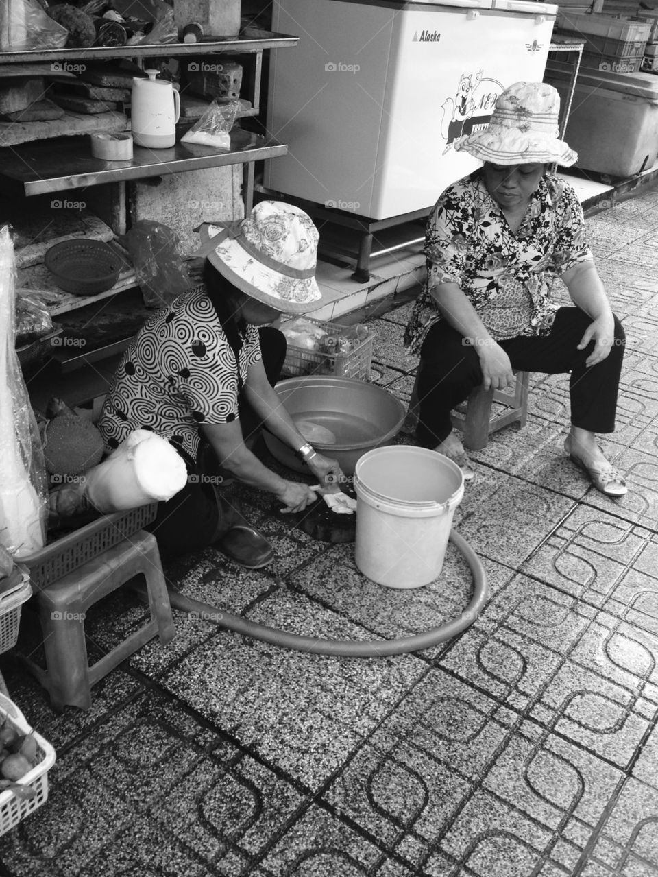Vietnamese market workers 
