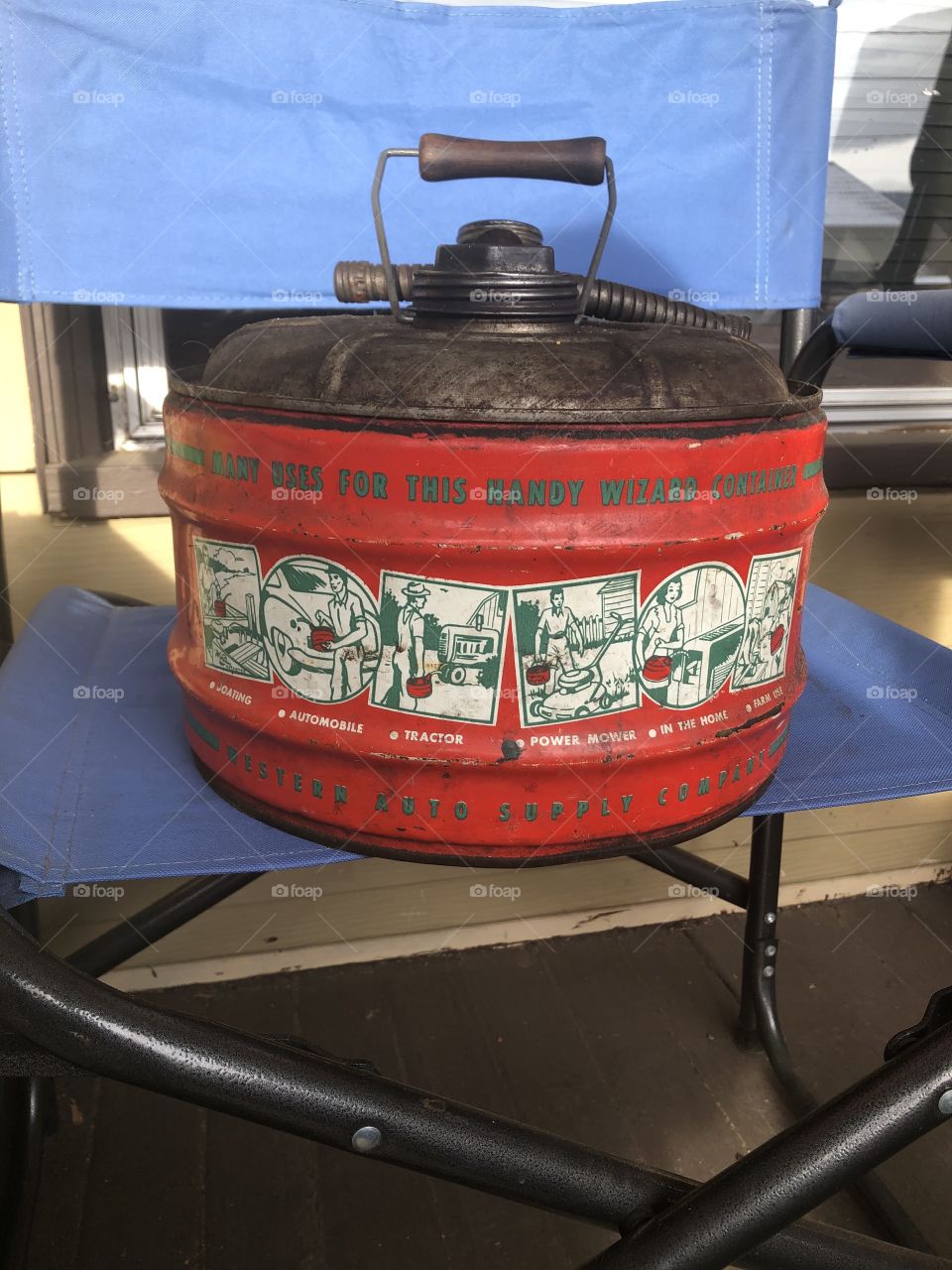 Vintage gas can with great picture!