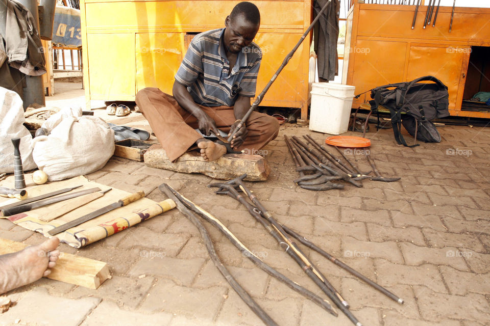The ebony wood, which is imported from southern Sudan, is considered to be the best wood in the ceramics industry, which has benefited the people of South Sudan and the market of ceramics and handicrafts from the popular markets of tourists in Sudan
