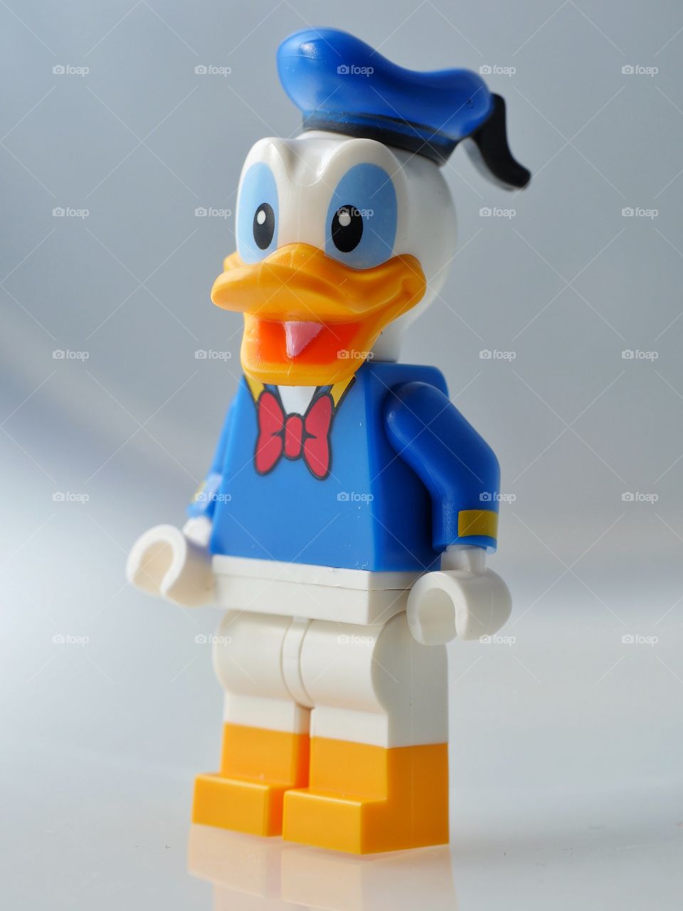 Lego Donald Duck minifigure