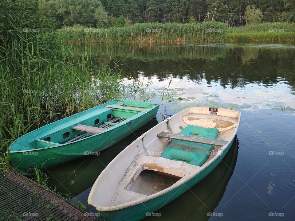 Лодки около причала. Украина