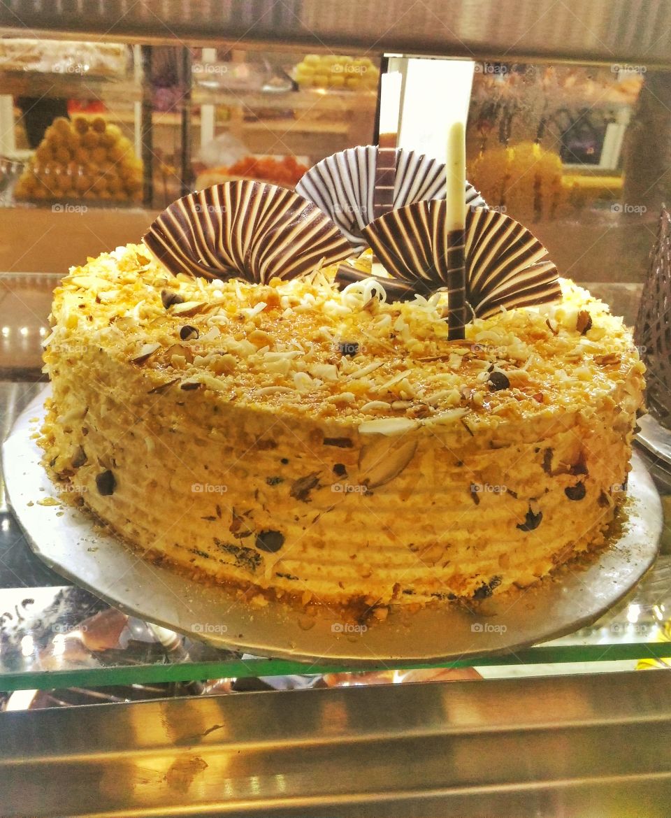 Rich nuts Cake... with chocolate and honey...