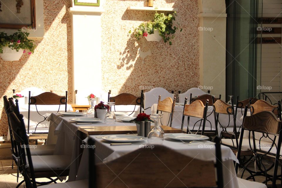 Sunlight in restaurant