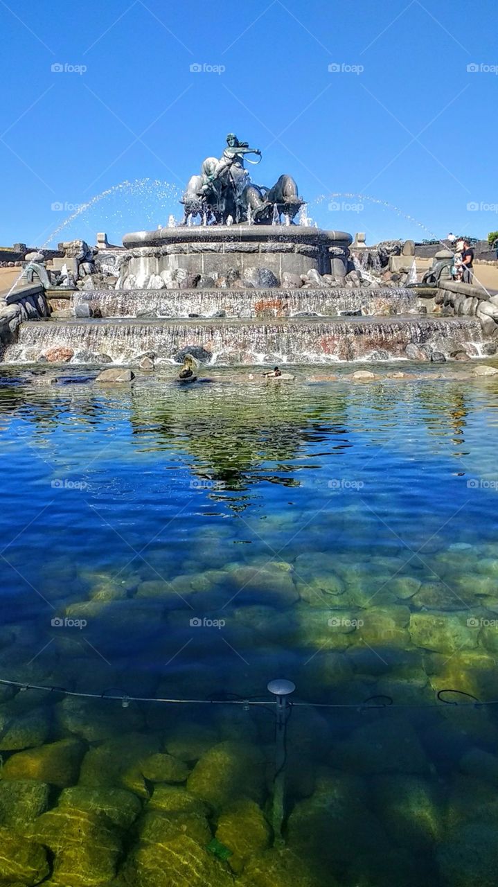 water fountain tourism