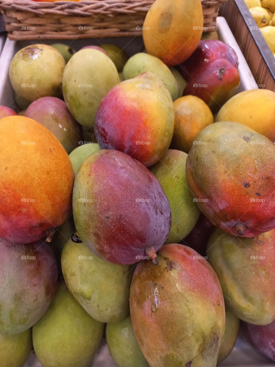 Manga Tommy é uma fruta altamente nutritiva. Rica em vitaminas do complexo  B,  vitaminas A, C, cálcio, fósforo, potássio  e  sódio. Combate a acidez estomacal