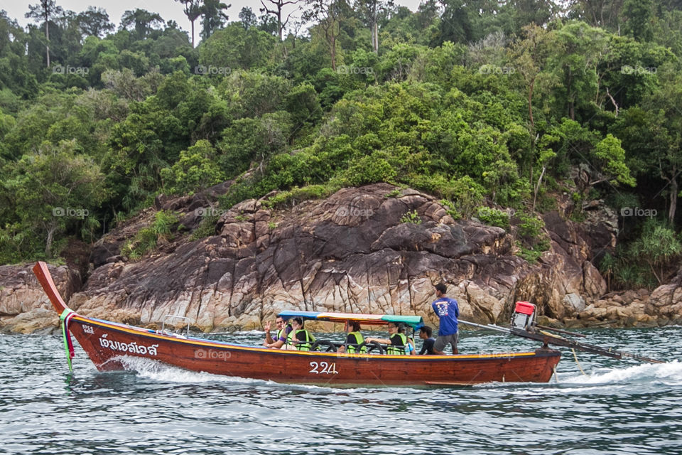 travel boat in koh lipe