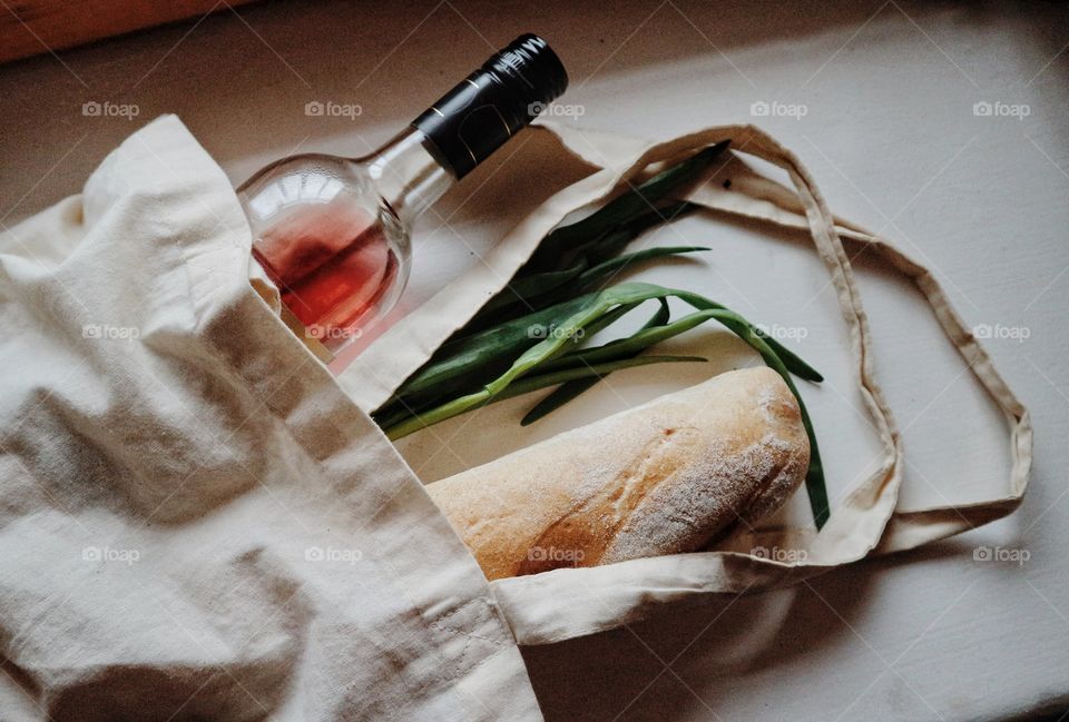 Reusable bag with groceries 