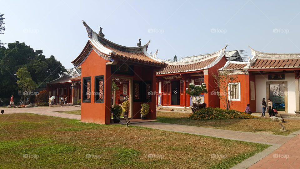 The “Premier Academy of Taiwan” (全台首學) has more than three hundred years of history as a Confucian temple, and it would be safe to say that this place is the heart of Tainan as an ancient capital of culture.
red architecture