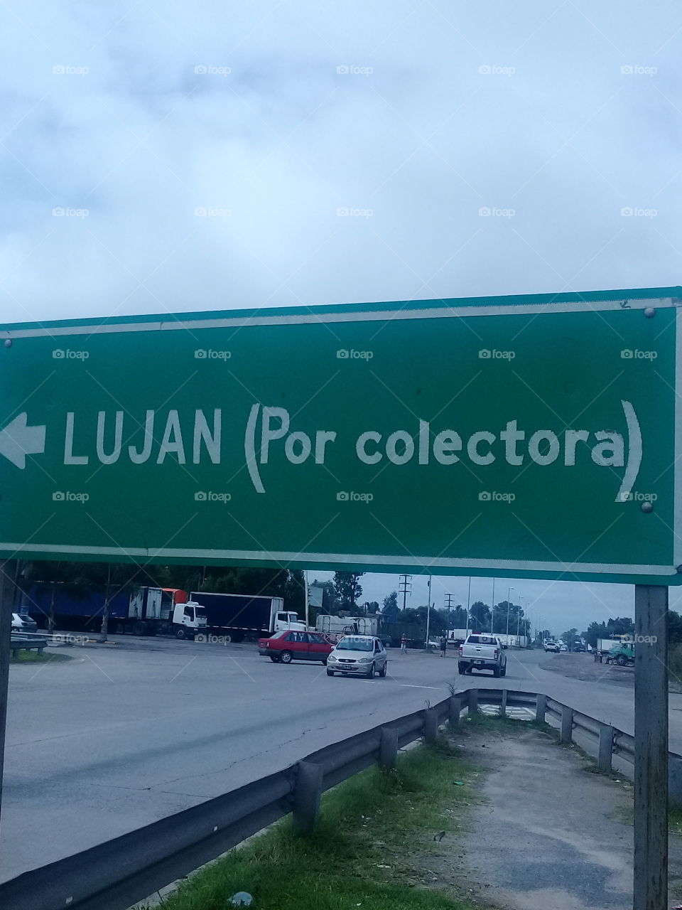 cartel indicador lugar en la ruta provincial n° 28 en General Rodríguez, provincia de Buenos Aires. Argentina