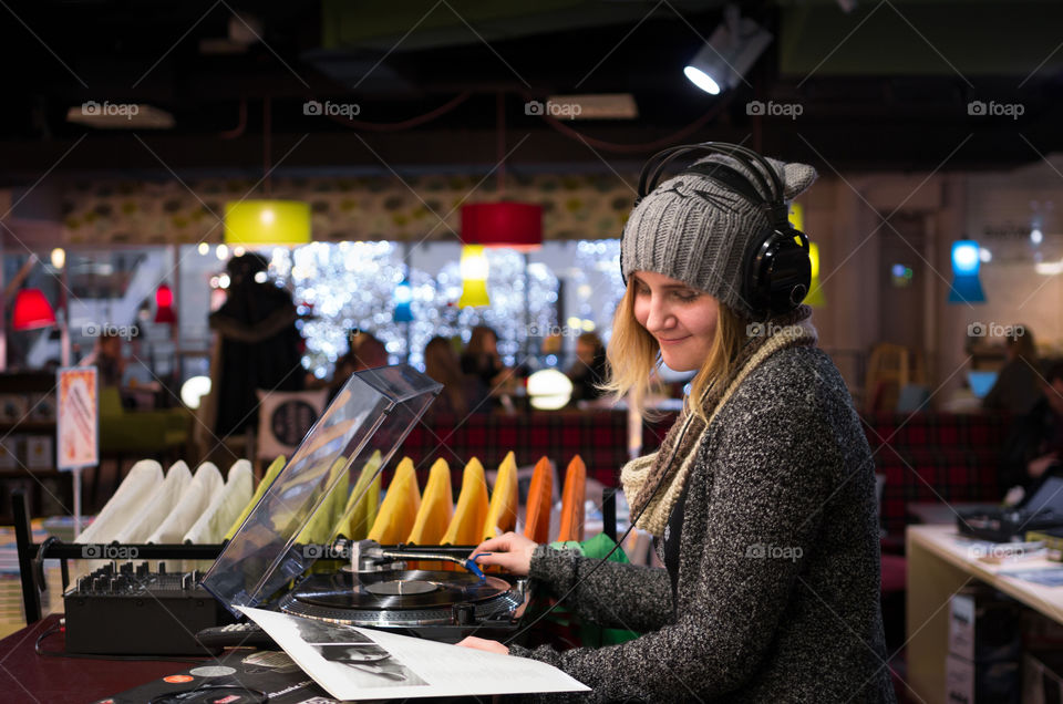 We were having such a good time listening some vinyls and enjoying this cozy christmas atmosphere.