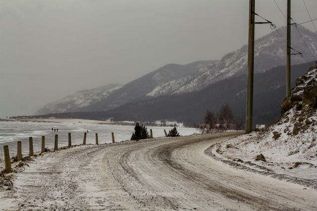 The road leading to the Baikal mountains.