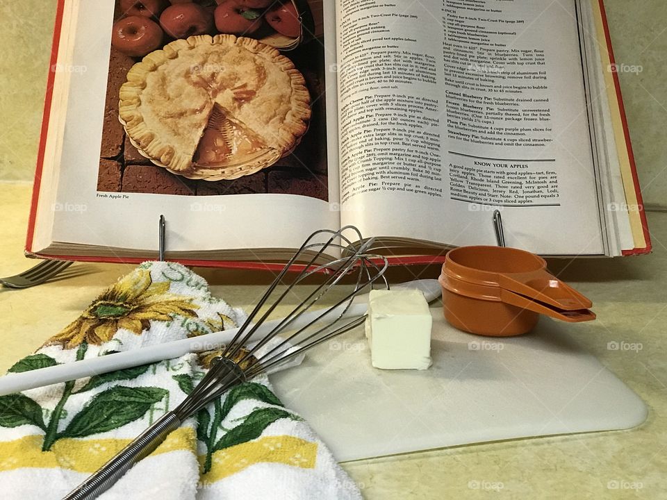 Baking a pie 