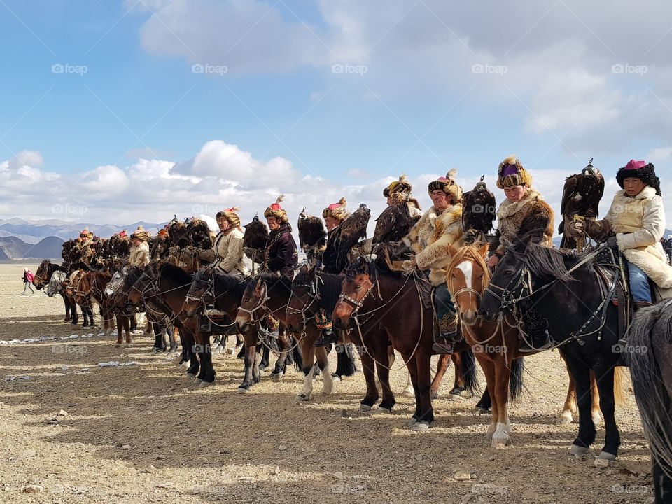 Mongolia,  Altai, Festival delle aquile. Parata di cavalieri.