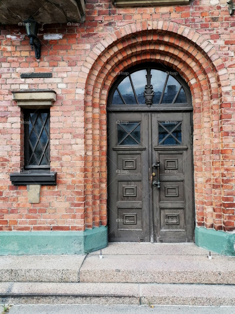 This magnificent architectural building called Kemi Pirtti can be found in Kemi, Lapland, Finland. The main stage of the Kemi City Theater is the Kemi Pirtti ballroom, completed in 1927.