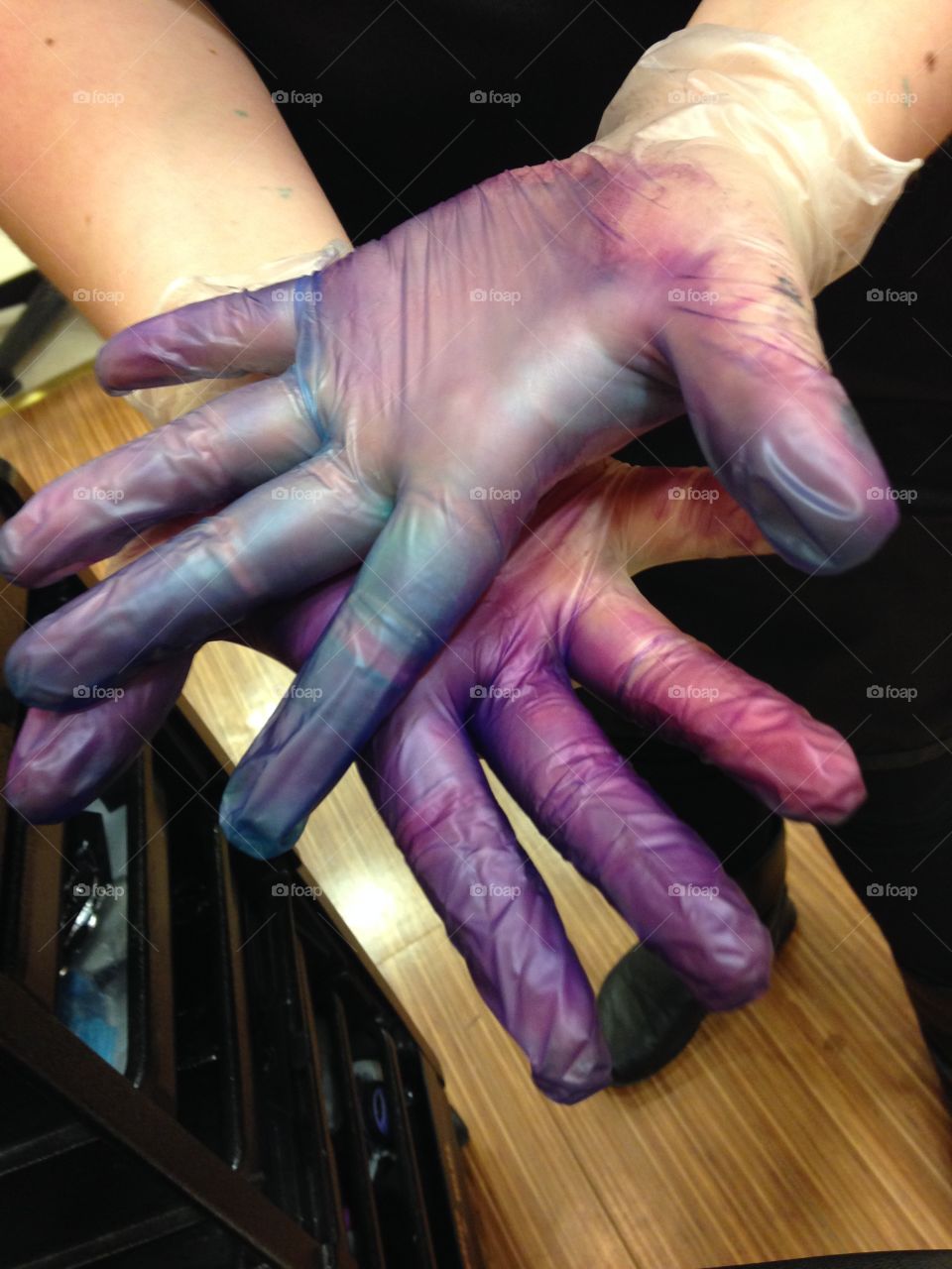 Dyed gloves 