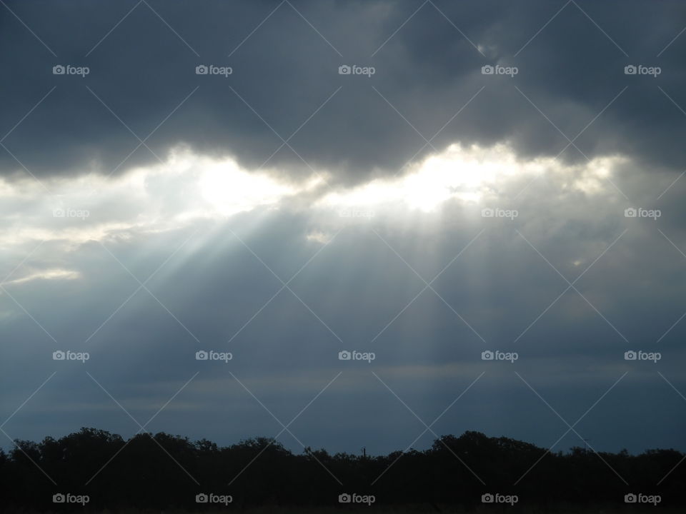 eyes 👀 in the sky. I saw the sun shining through and thought that the Lord was watching me... 👣 🚶 🏃 🔥 💨