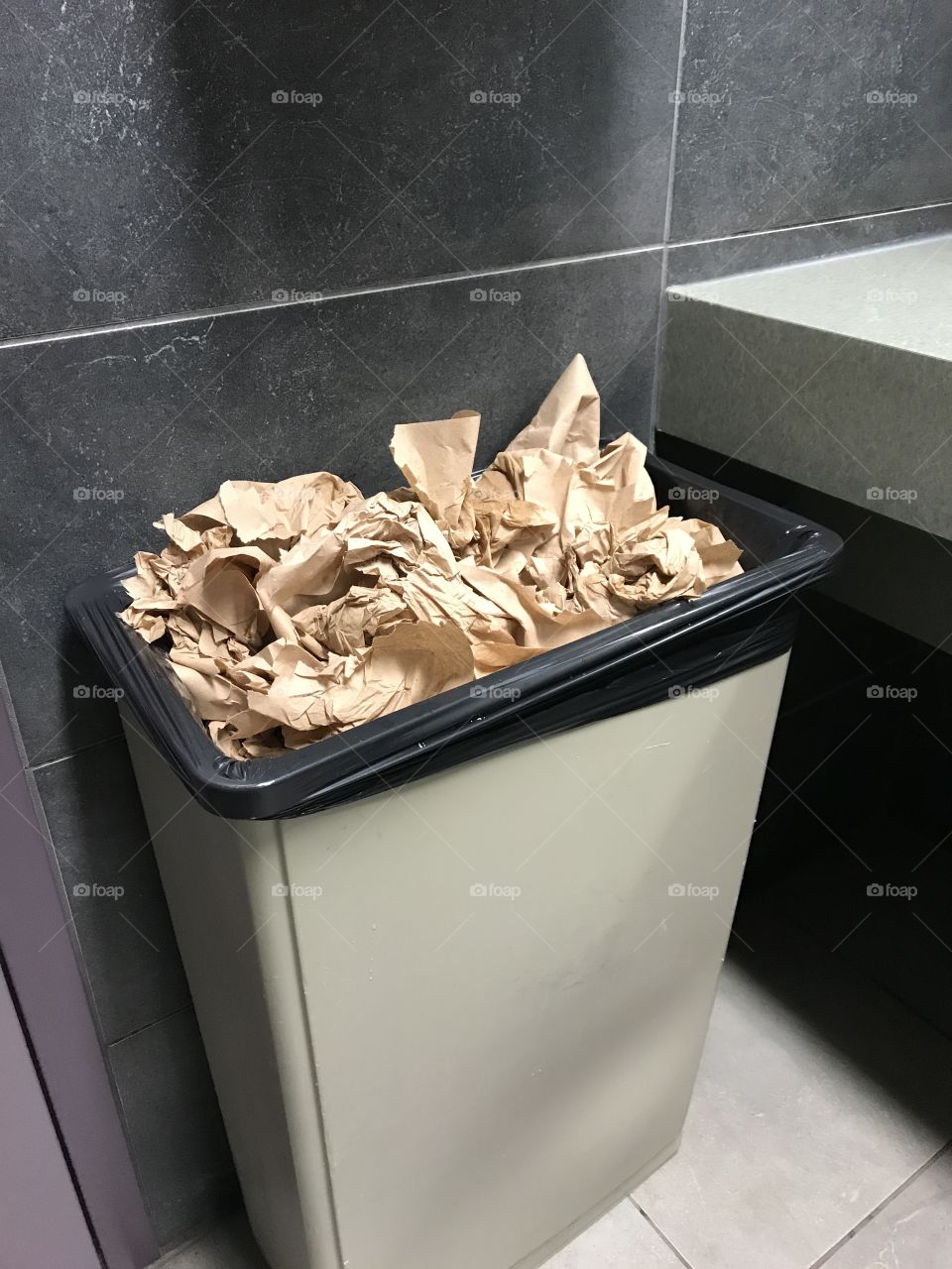 Paper trash can