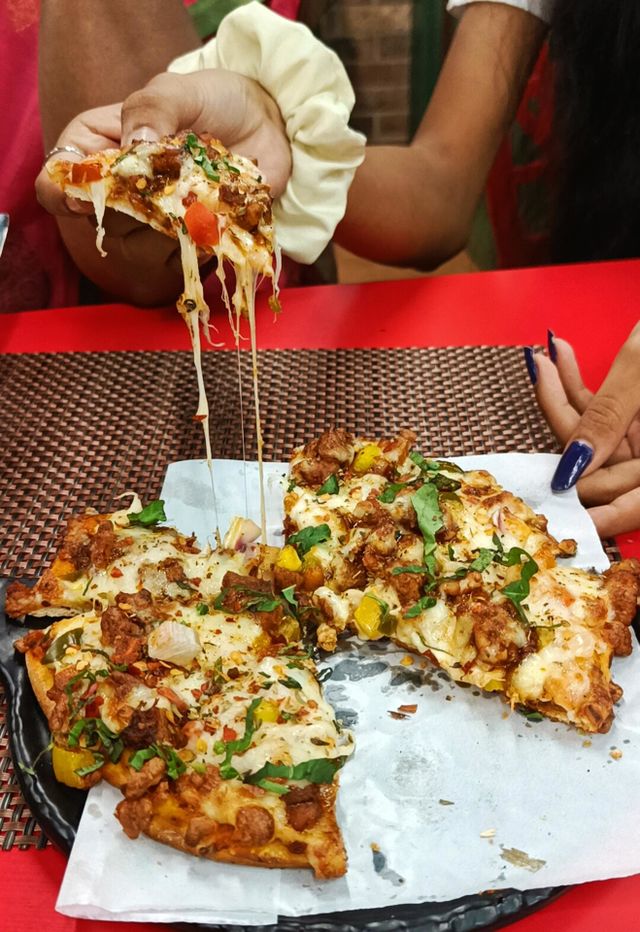 Creamy Cheezy Pizza