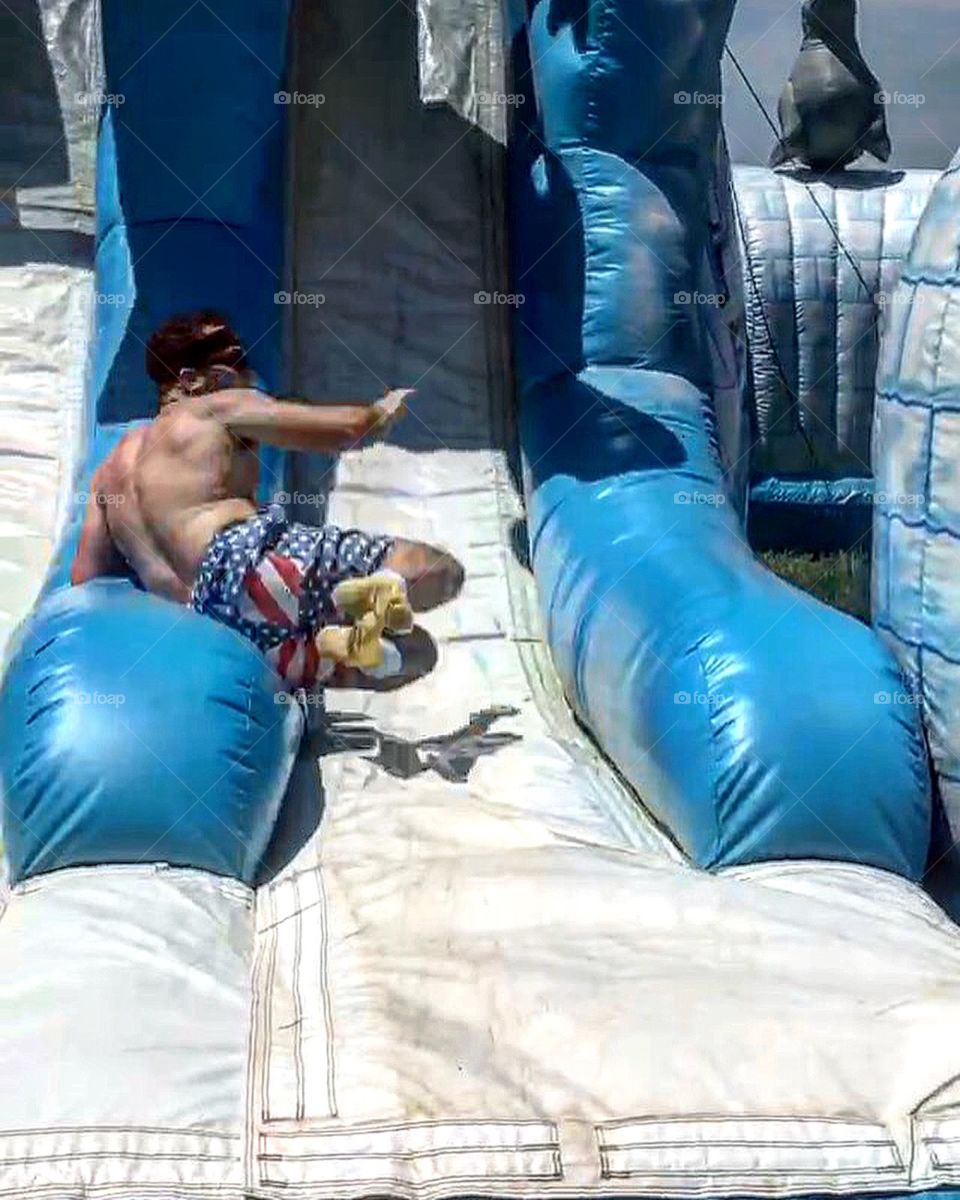 Side Ab Crunch On Inflatable Obstacle - American Muscle