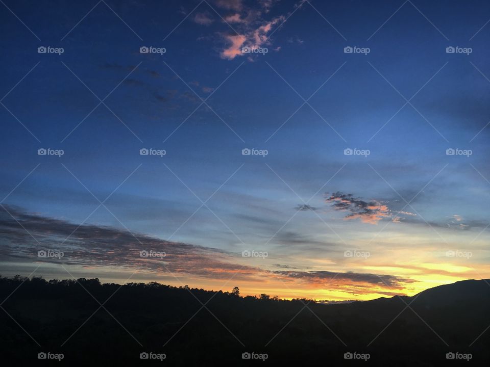 🌅Desperta, #Jundiaí!
Ótima sexta-feira a todos. 
🍃
#sol #sun #sky #céu #photo #nature #morning #alvorada #natureza #horizonte #fotografia #paisagem #inspiração #amanhecer #mobgraphy #FotografeiEmJundiaí