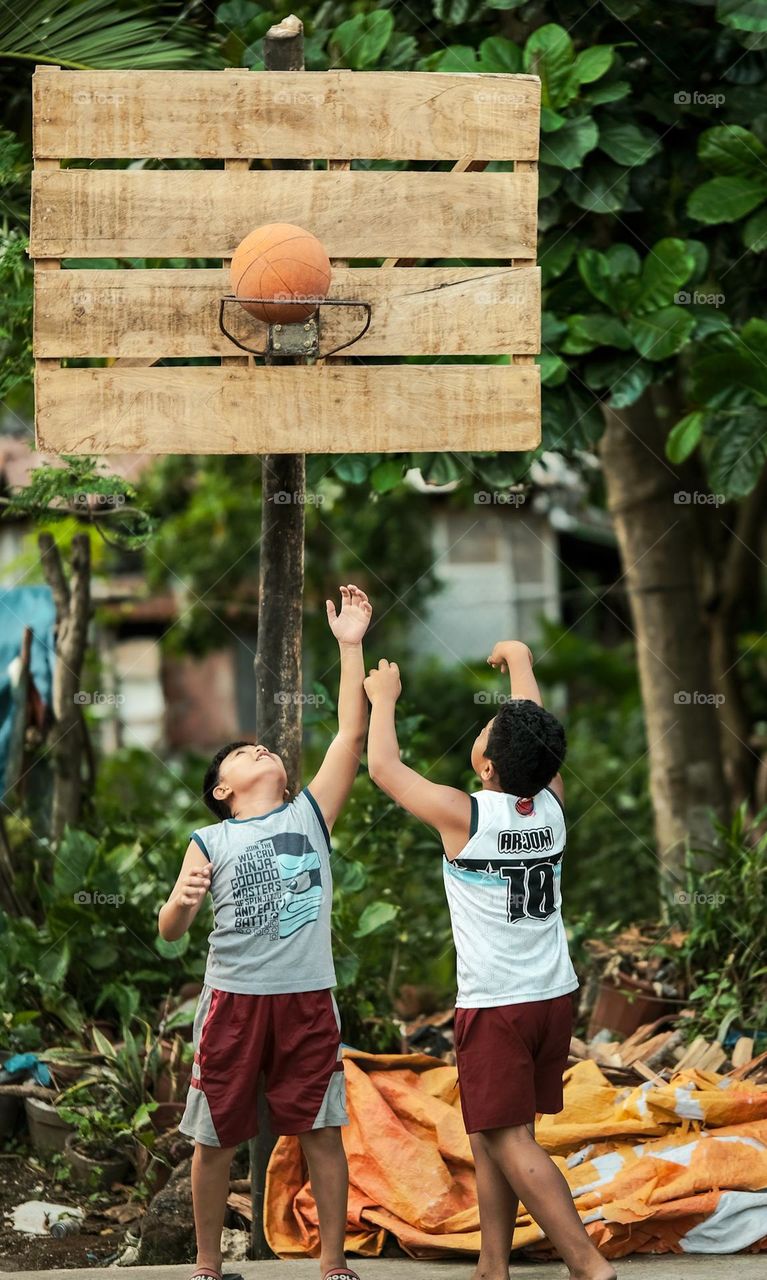 Battle for rebound