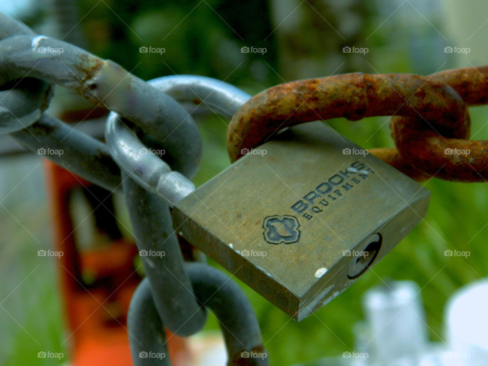 Old versus new!
A key lock is the barrier between the new and the old chain! Each is bonded together!