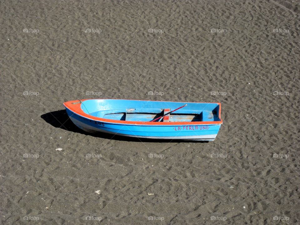 Boat on the beach - the only Pearl. Whould you swim the ocean in it?