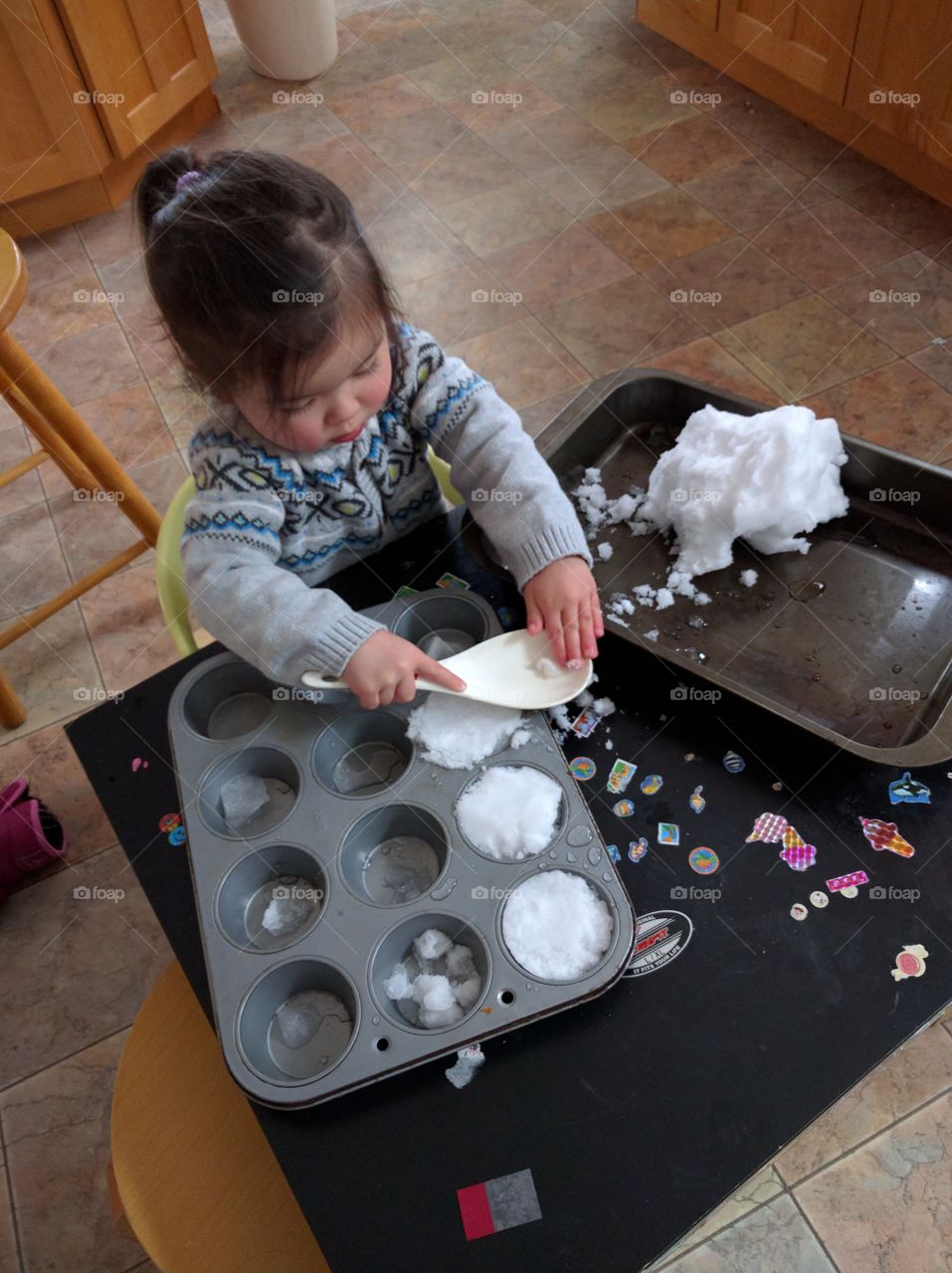 Making Snow Cupcakes