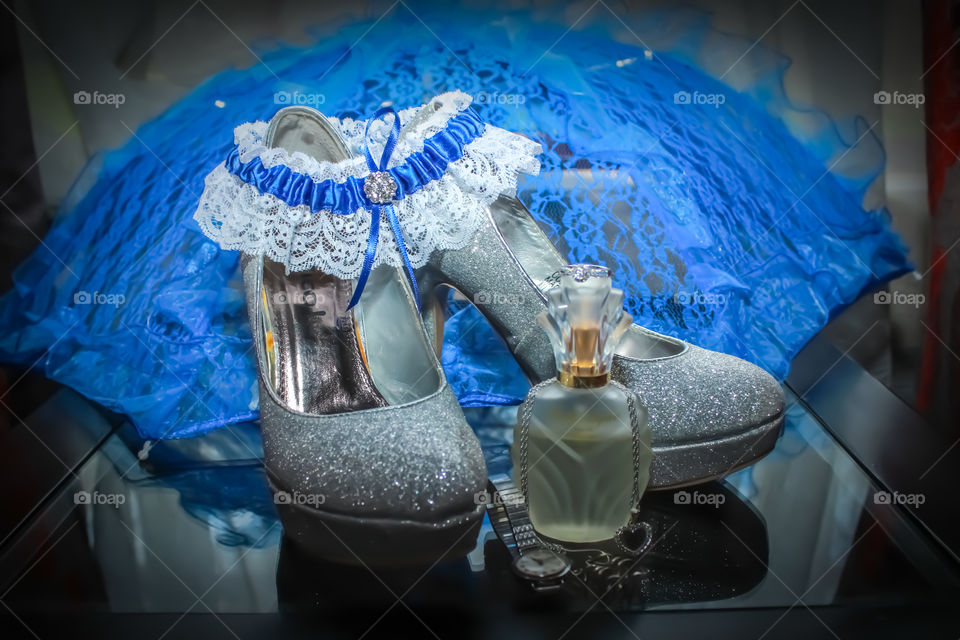 wedding accesories in white and blue