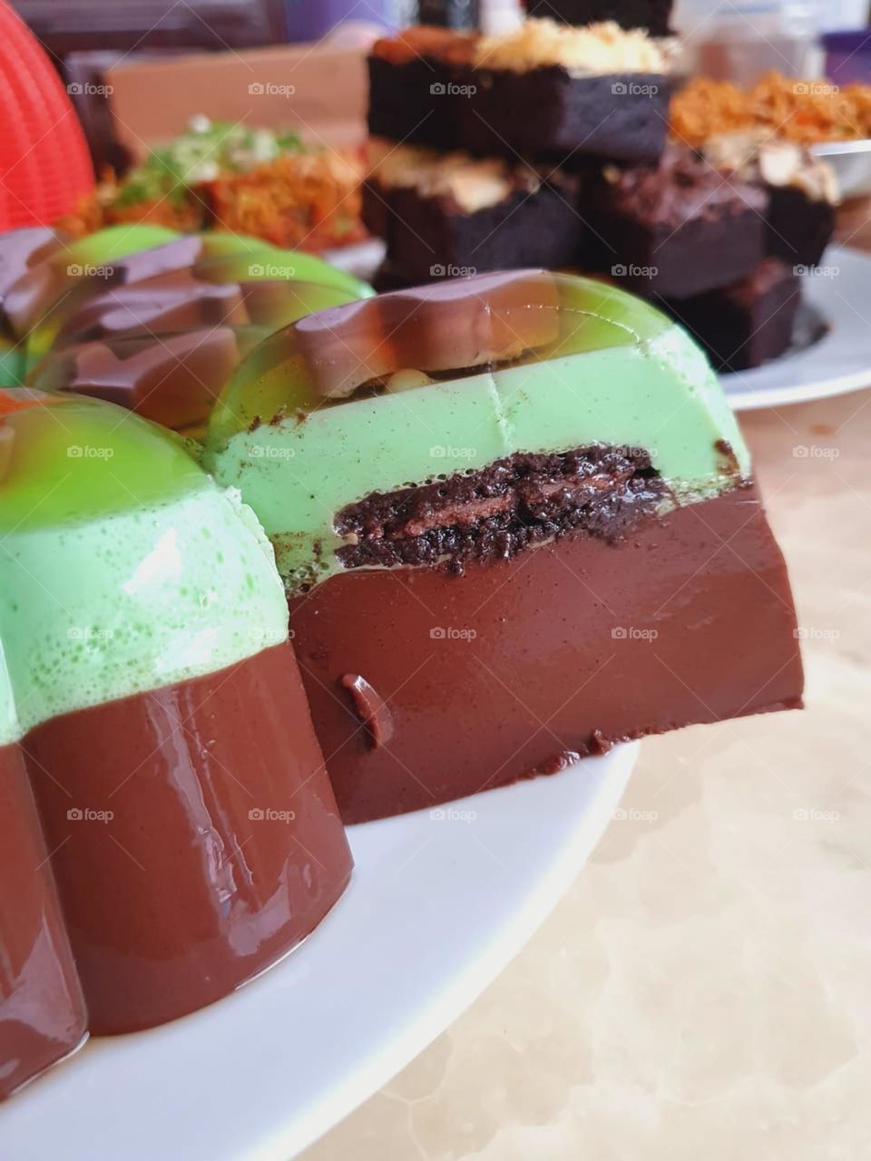 Double chocolate pudding with chocolate biscuit