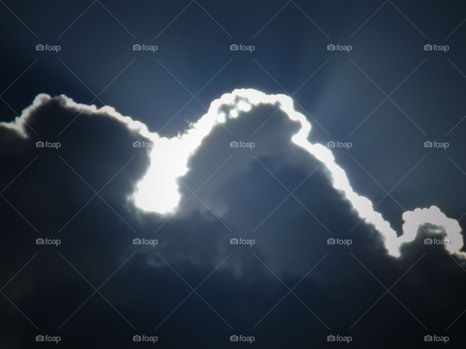 my clouds. This is a picture of a overhead cloud. 👣 🚶 🏃 🔥 💨