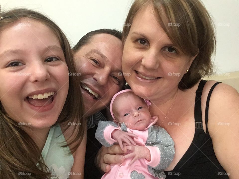 My family: me, my dear wife and my two princesses (the teenage daughter and the baby daughter). / Minha família: eu, a esposa querida e minhas duas princesas (a filha adolescente e a filha bebê).