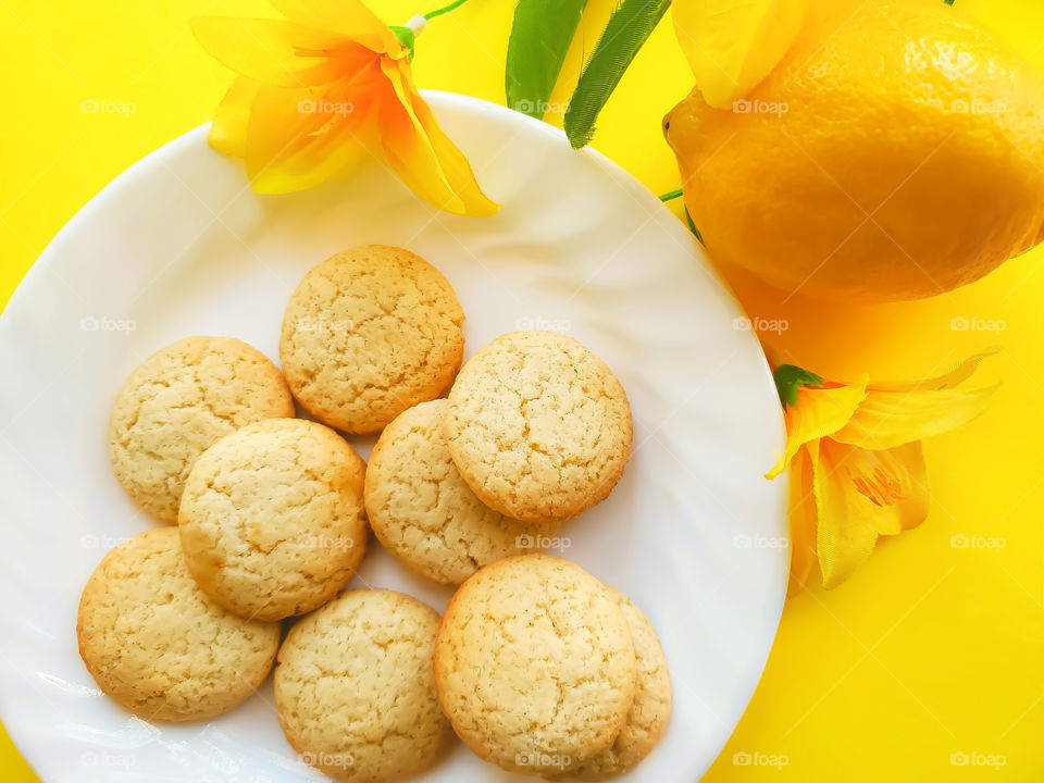 Lemon snap cookies