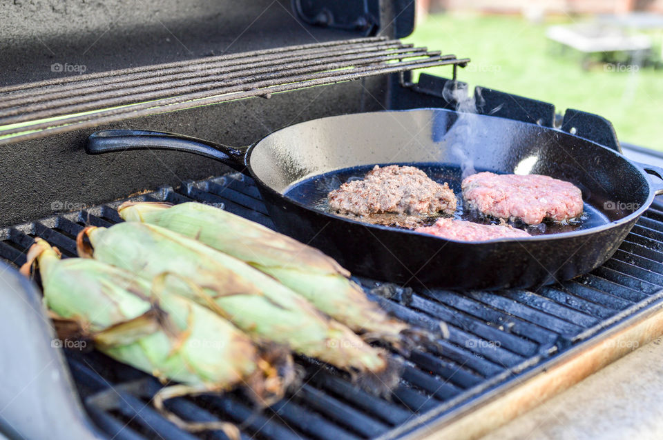 Preparation of corn and burgers