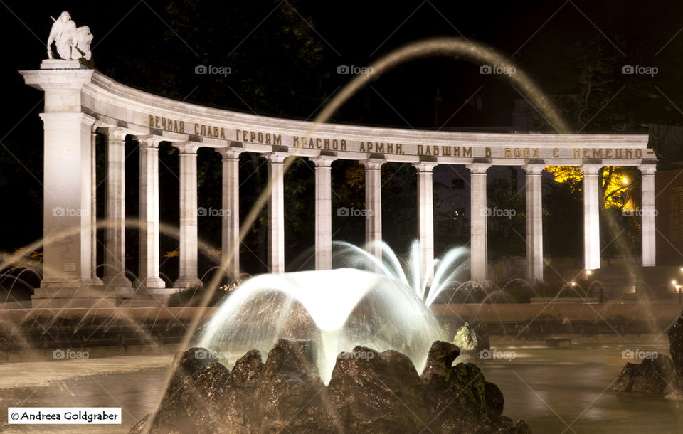 fountain by night 